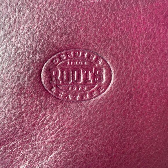 Roots Genuine Leather Zip Around Wallet Burgundy with Tassel & Beaver Charm - Picture 3 of 4